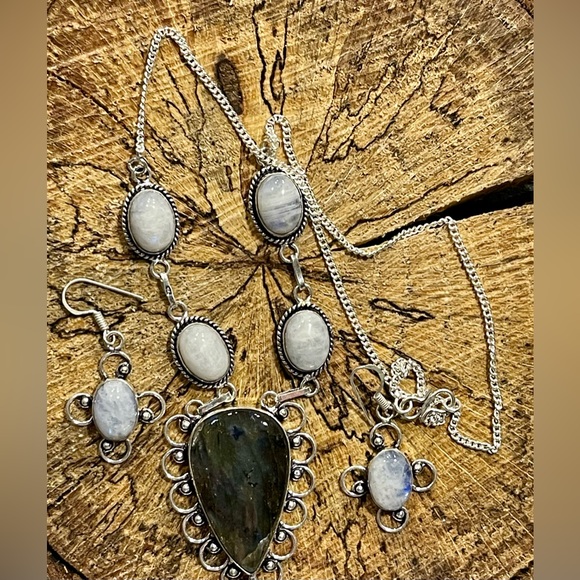 Rainbow Moonstone & Labradorite Pendant & Earrings Set - Picture 6 of 7